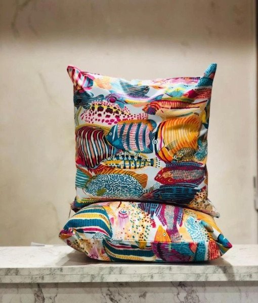 ALMOHADON PECES FUCSIA 43X43