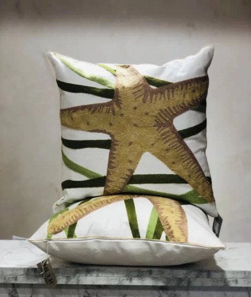 ALMOHADON ESTRELLA BORDADA 45X45